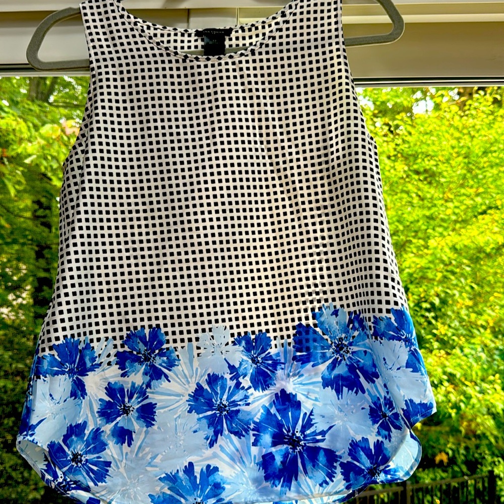 Ann Taylor black white and blue flower tank top